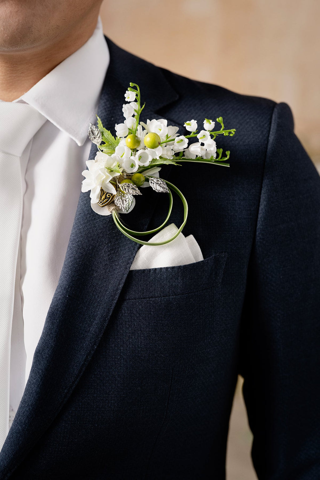 Boutonnieres in May Lily & Olive (Set of 6)