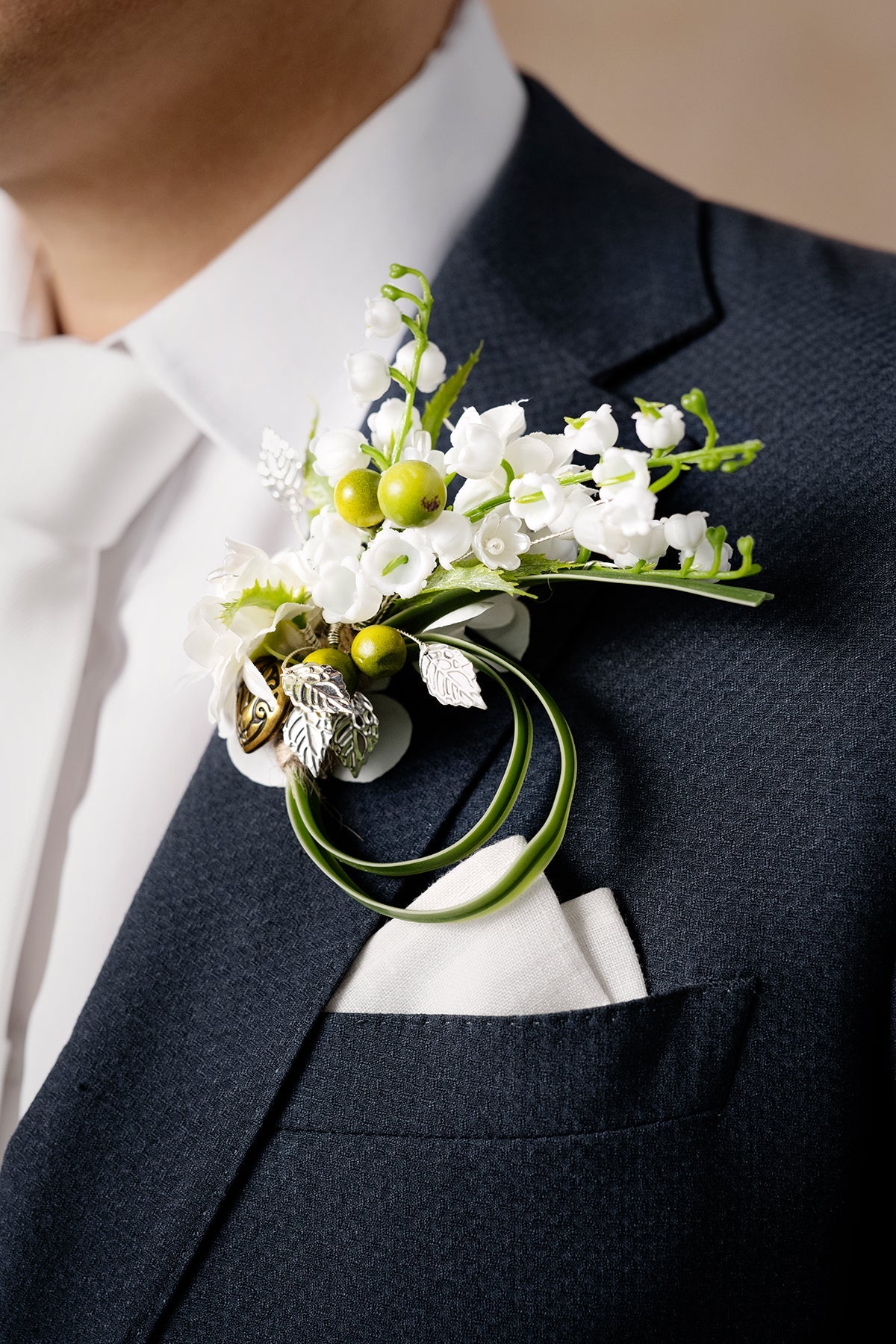Boutonnieres in May Lily & Olive (Set of 6)