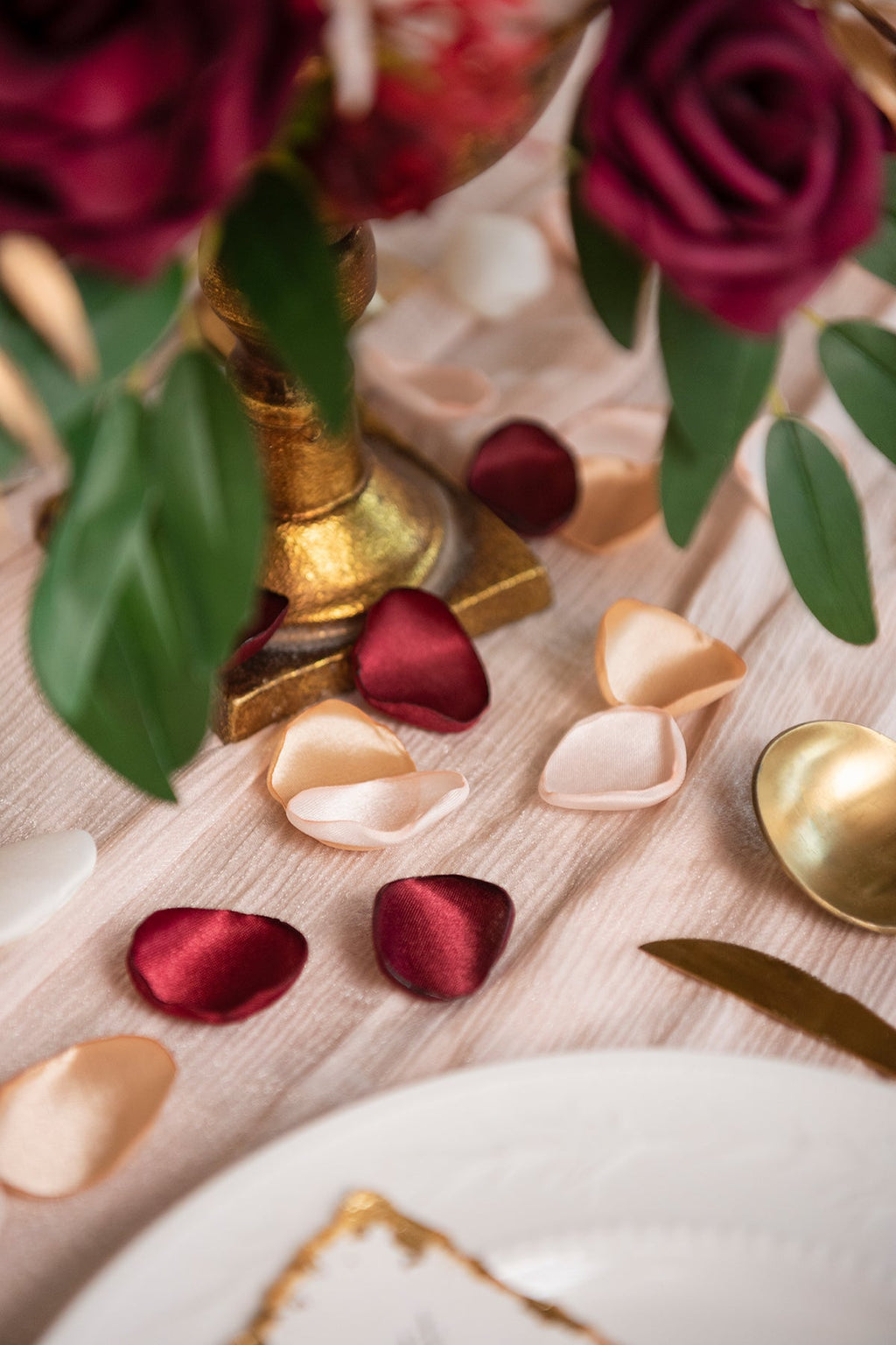 Silk Rose Petals in Glamour Burgundy (200pcs)丨Clearance